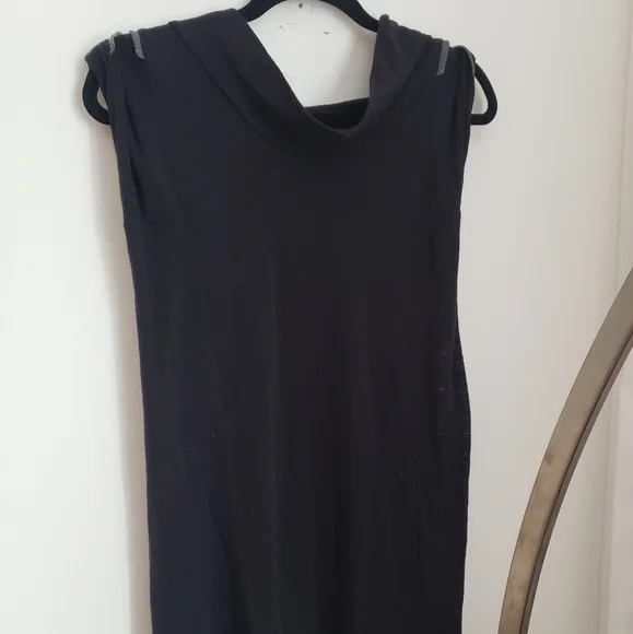 Dress - Picture 3 of 10